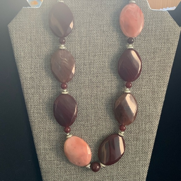 Jewelry - Silver Tone Maroon and Pink Chunky Beaded Necklace 19”‎